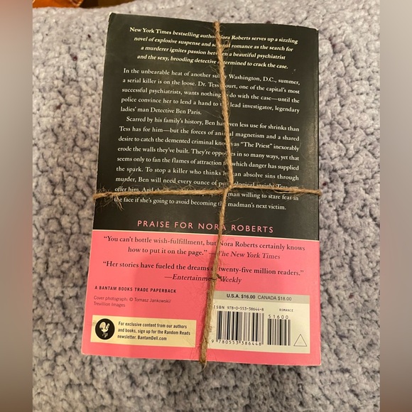 4- Nora Roberts paper backs  used - Picture 4 of 4